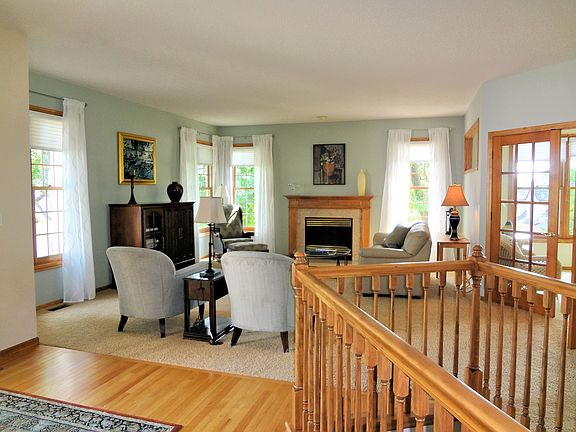5th image of 2561 Hillwood Dr E