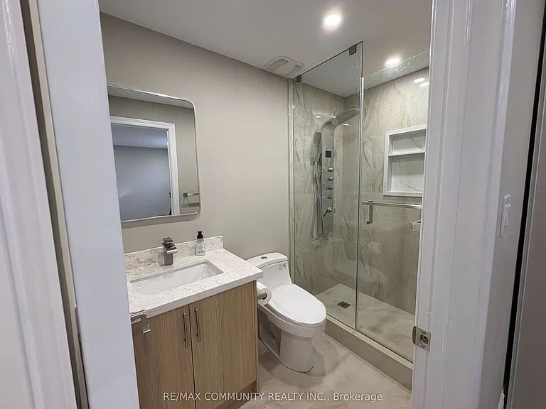 60 Saint Hubert Dr — Photo 8