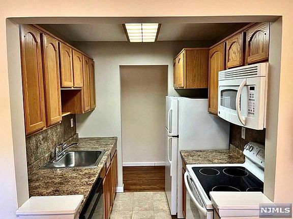 4th image of 100 Pierson Miller Dr APT F18