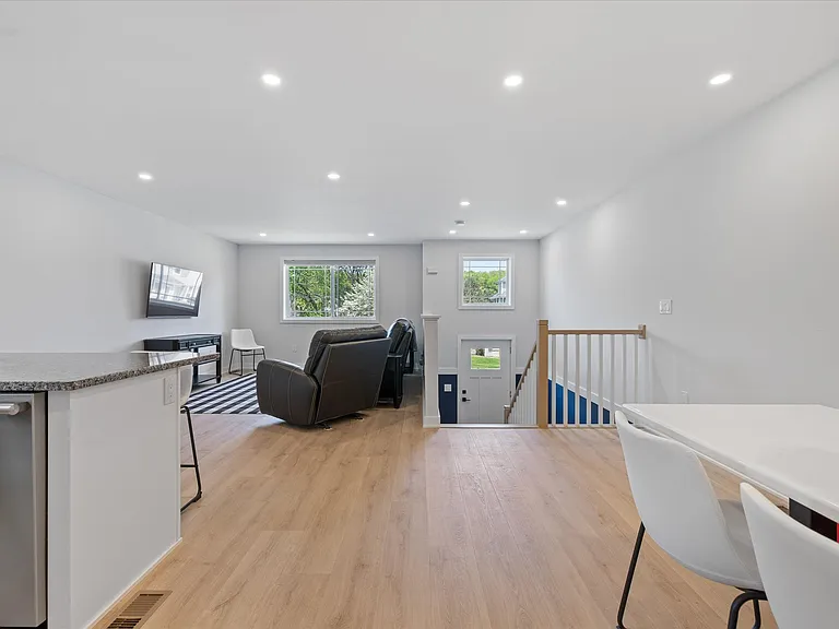 19 Willis St — Photo 3
