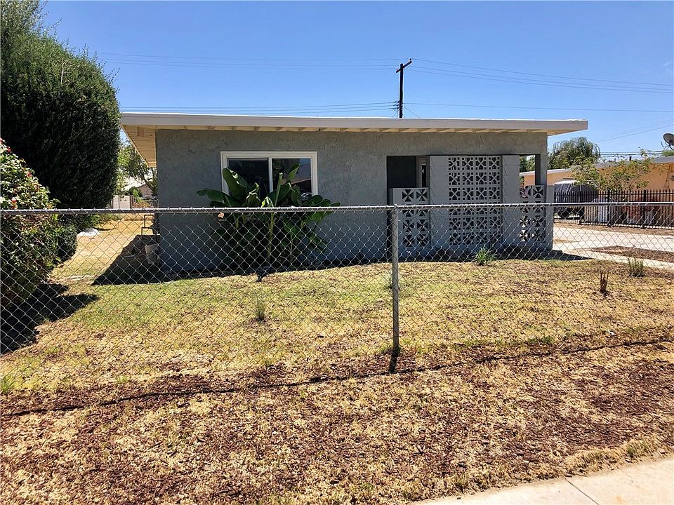 1st image of 52864 Calle Avila