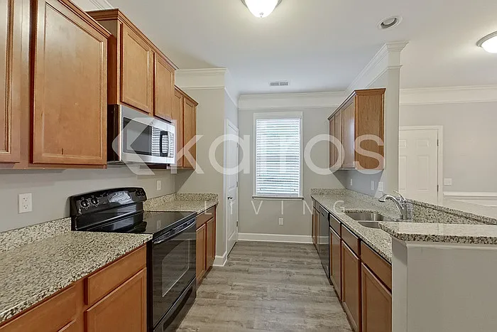 141 Whitton Ct — Photo 9