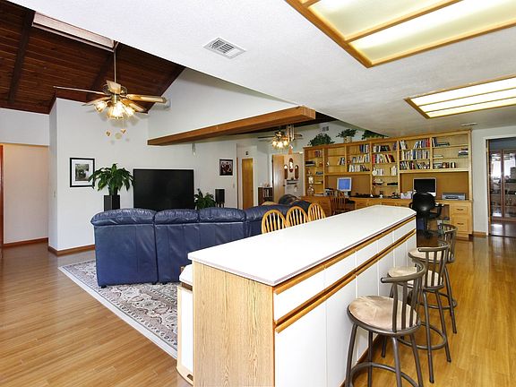 4th image of 8928 Camellia Ct