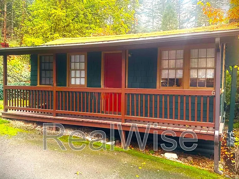4550 Rogue River Hwy #6 — Photo 1