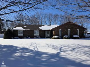 2445 N Hickory Rd, Owosso, MI 48867