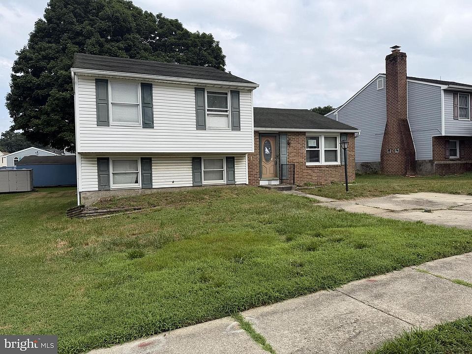 1st image of 21 Woodmans Ct