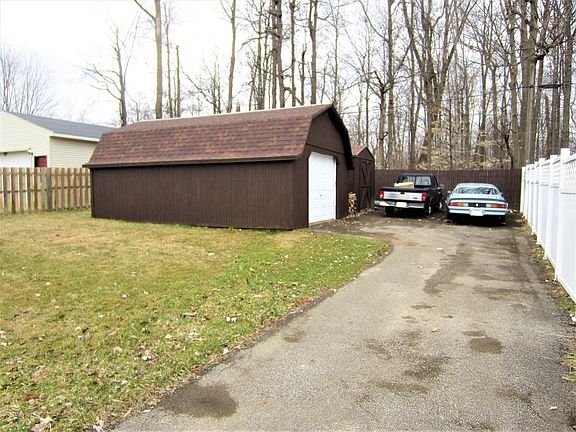 4th image of 2020 Willowood Dr N