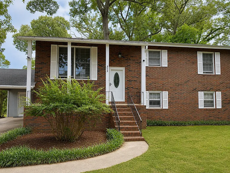 313 Sparta St — Photo 1