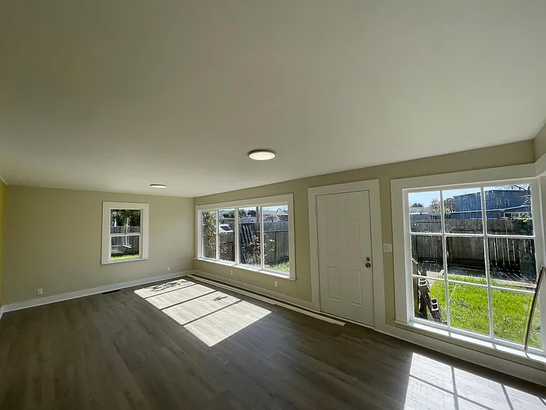 3241 Trinity St — Photo 6