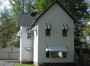 426 E Main St, Maple Rapids, MI 48853