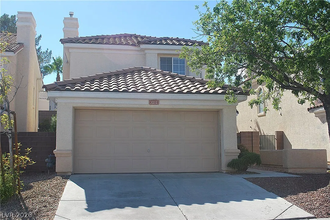 3 bed, 2.5 bath, 1641 sqft, $2,400 — Photo 1