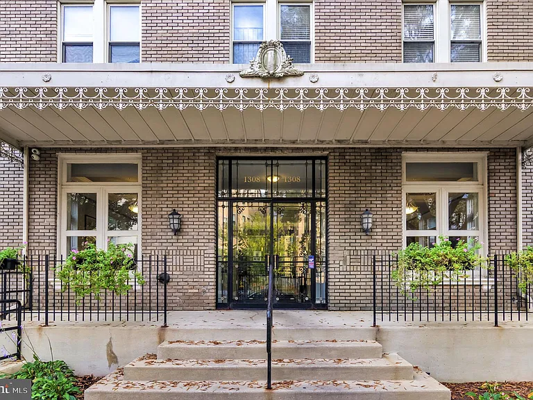 1308 Clifton St NW #210 — Photo 3