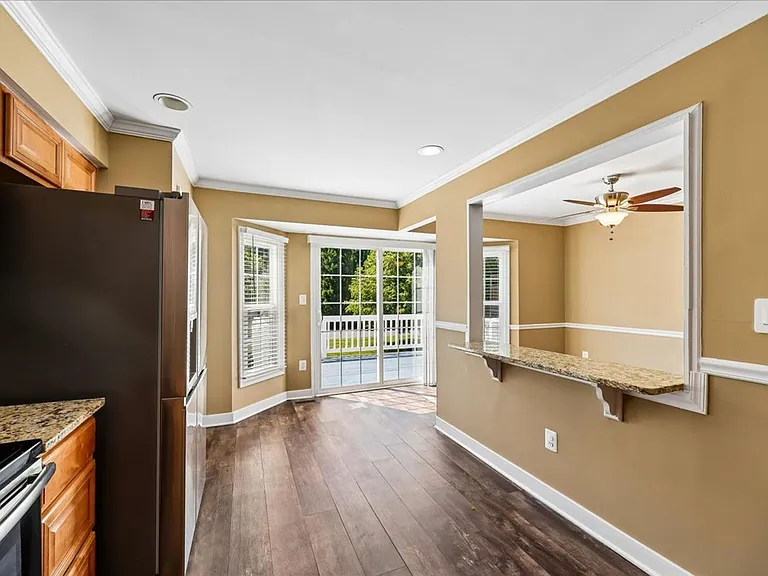 6630 Commodore Ct — Photo 13
