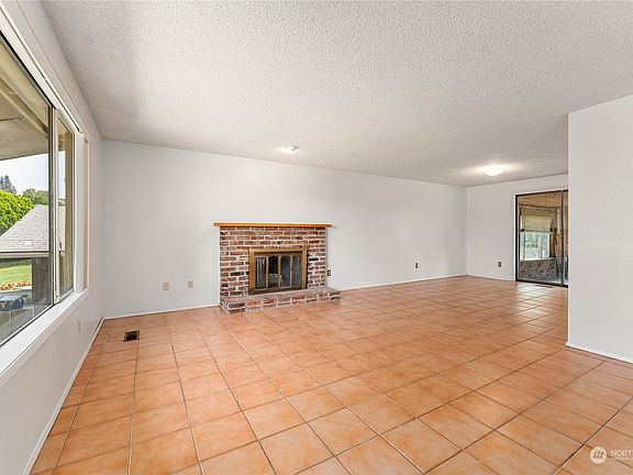 3rd image of 690 Degage Street