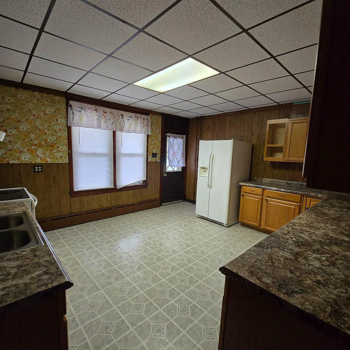 5 bed, 1.0 bath, 2240 sqft, $1,650 — Photo 3