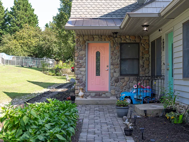 825 Cove Point Rd — Photo 2