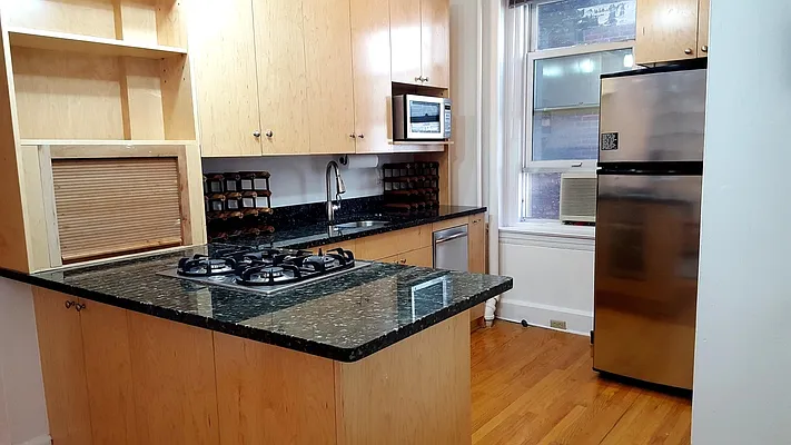 Sold by Manhattan Spaces | media 16