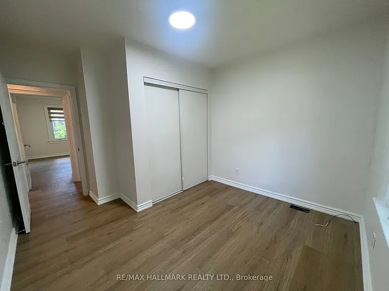 116 Cartier Cres #MAIN FLOOR — Photo 18
