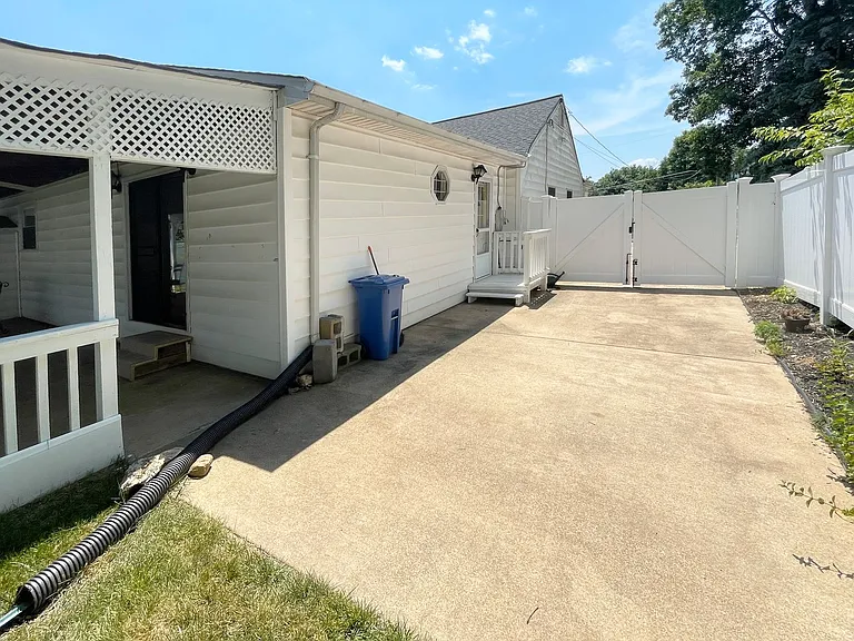 1943 Storm Dr — Photo 27