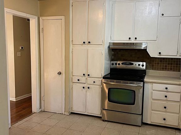 3rd image of 600 Navarre Dr