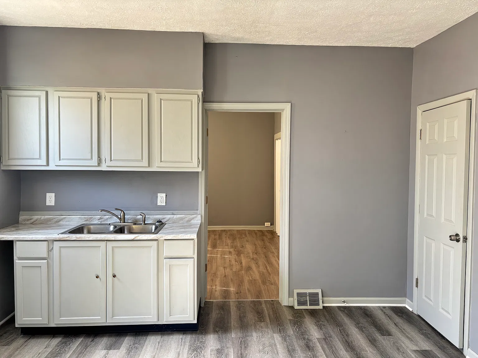 2 bed, 857 sqft, $800 — Photo 2