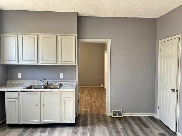 4019 Newark Ave #2 — Photo 2