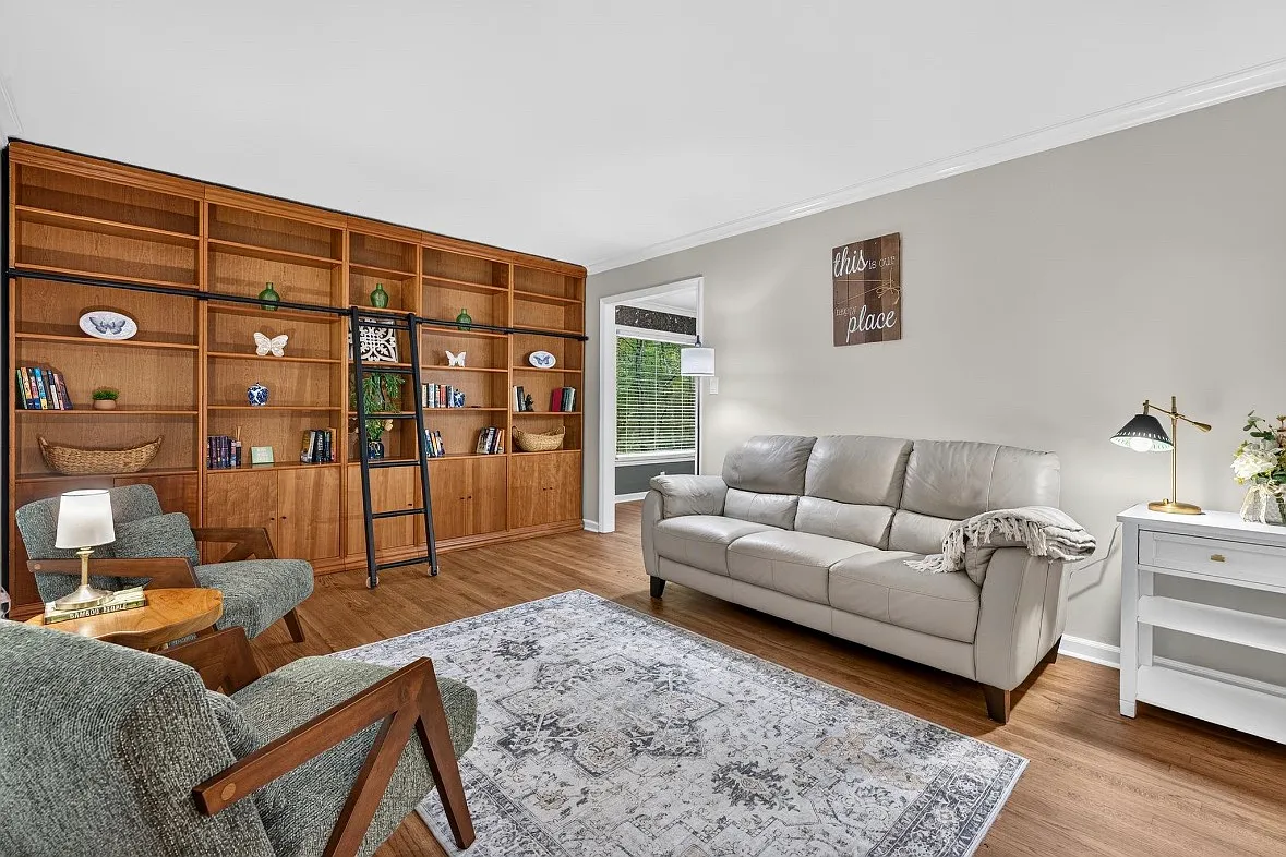 4 bed, 2597 sqft, $6,750 — Photo 4