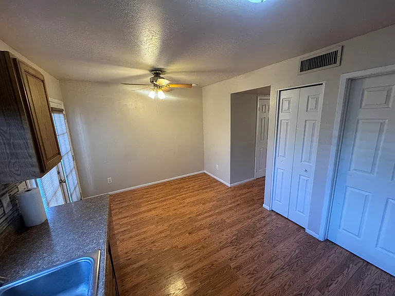 909 E Lodge Dr — Photo 23