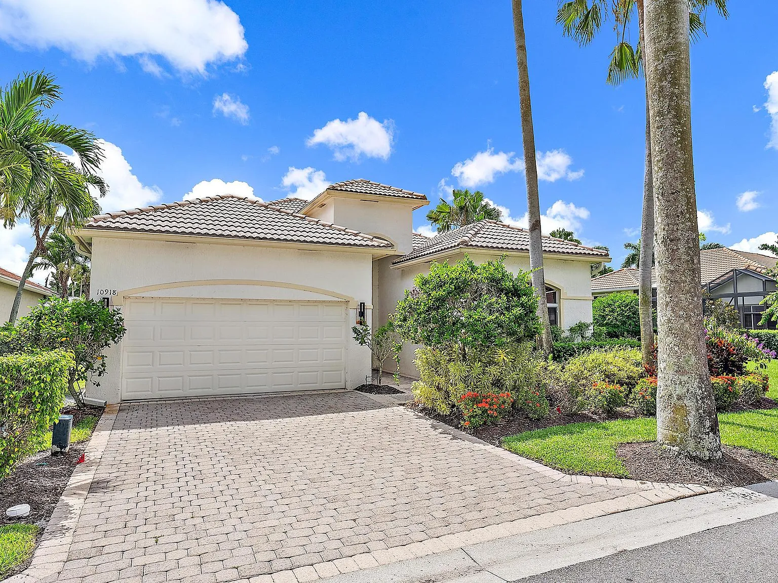 3 bed, 2.0 bath, 1774 sqft, $14,000 — Photo 3