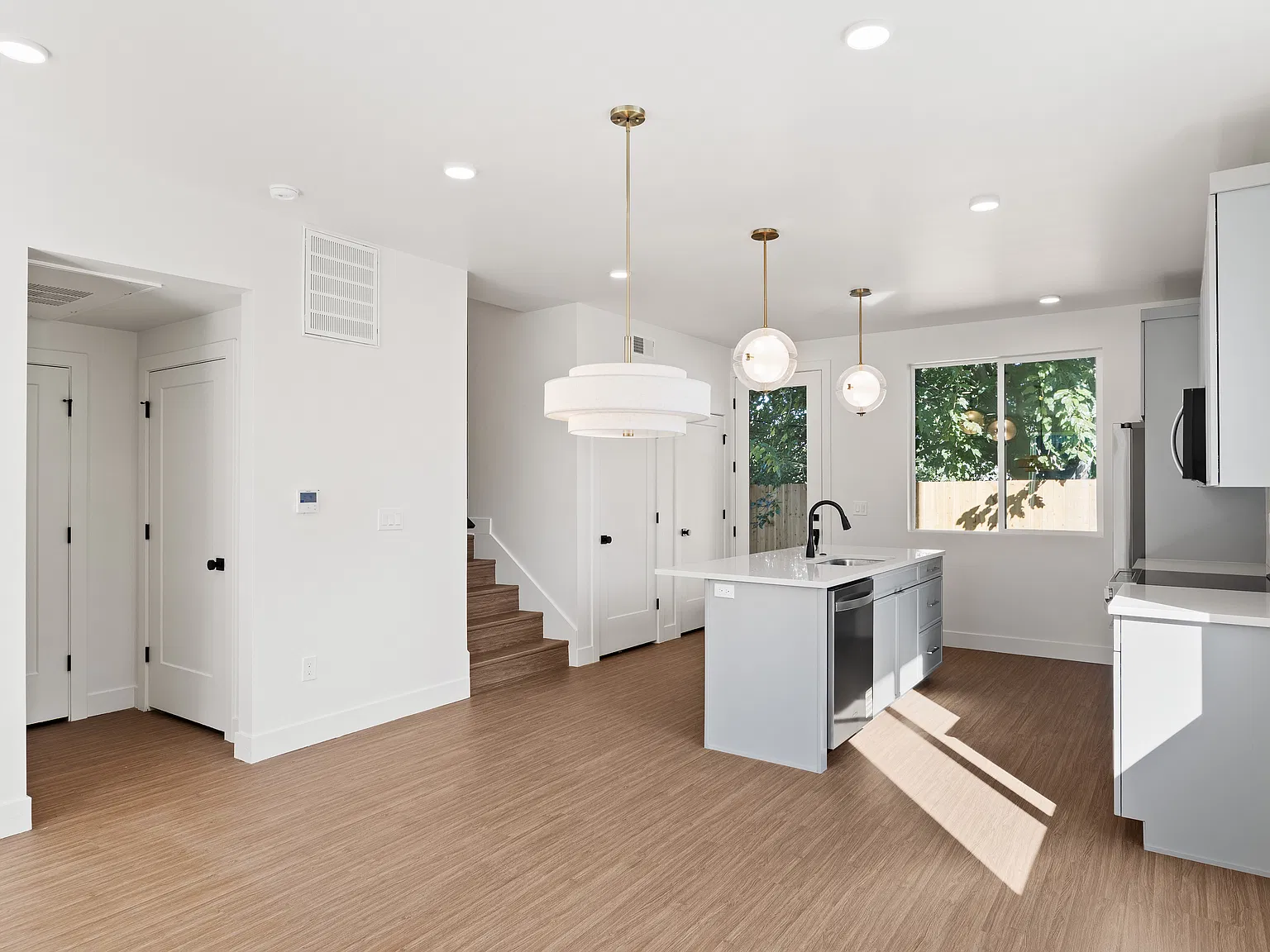3 bed, 2.5 bath, 1761 sqft, $3,350 — Photo 4
