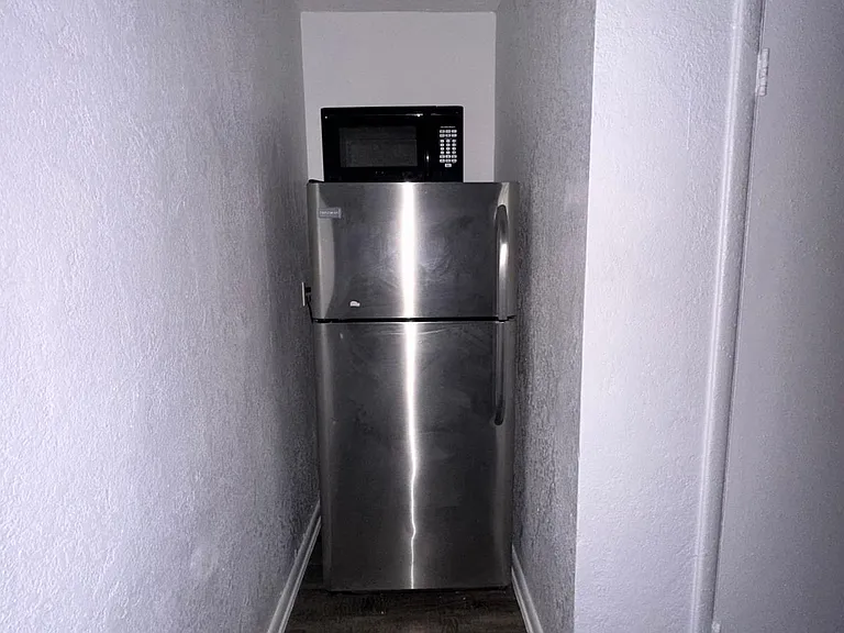 5500 N Miami Ave #9 — Photo 2
