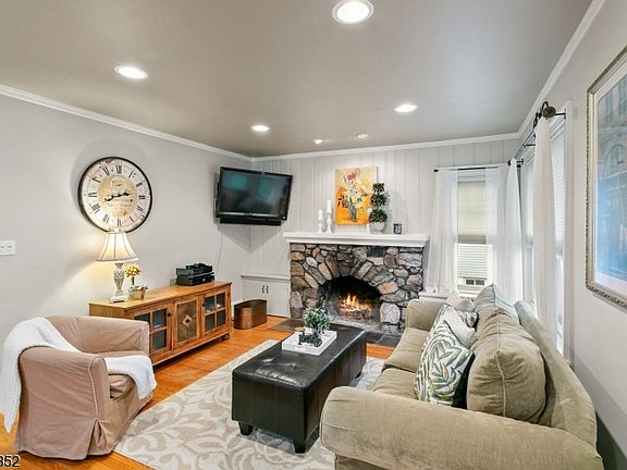 5th image of 4 Hillcrest Pl