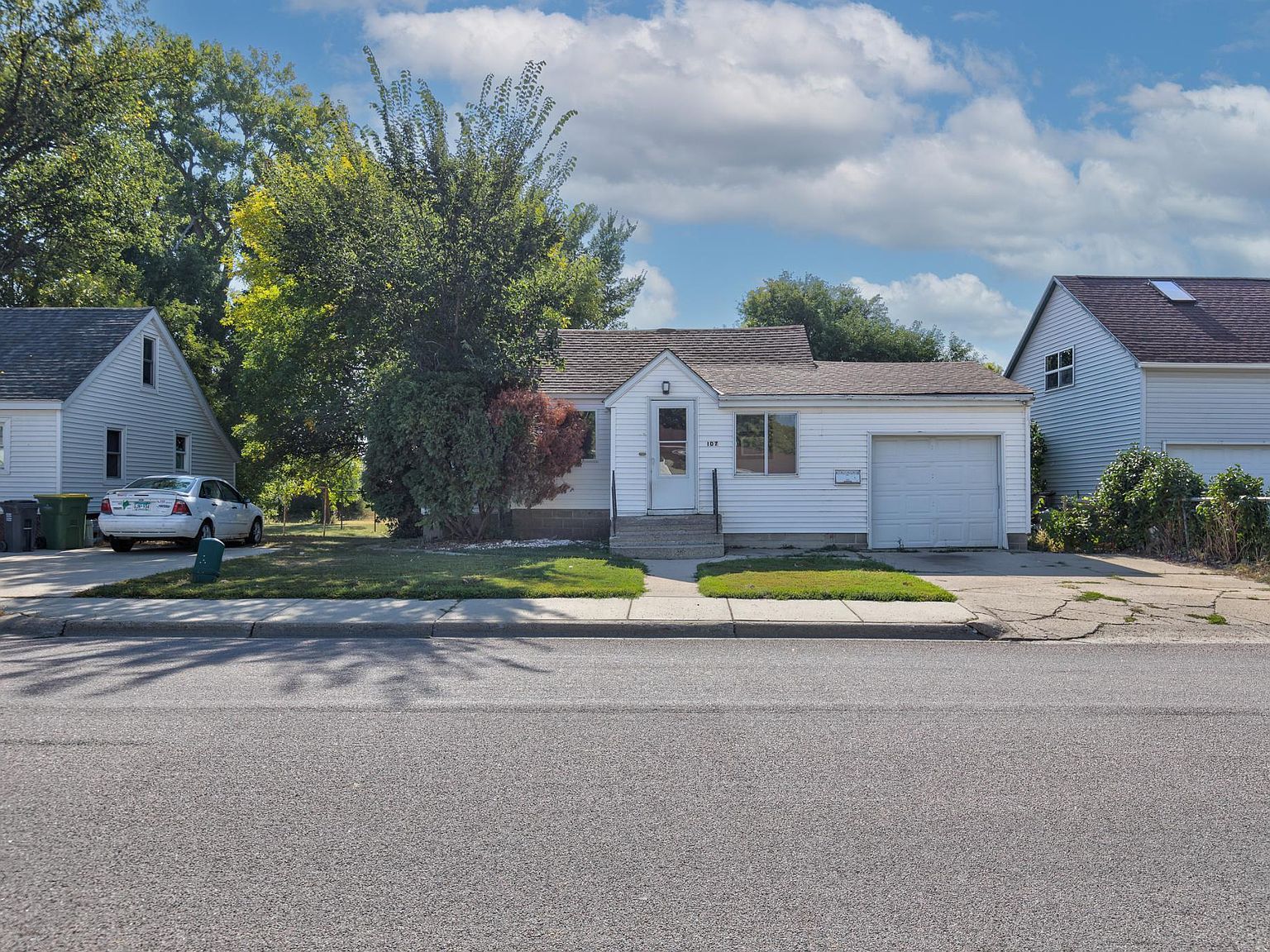 107 S 10th St, Marshall, MN 56258 Zillow