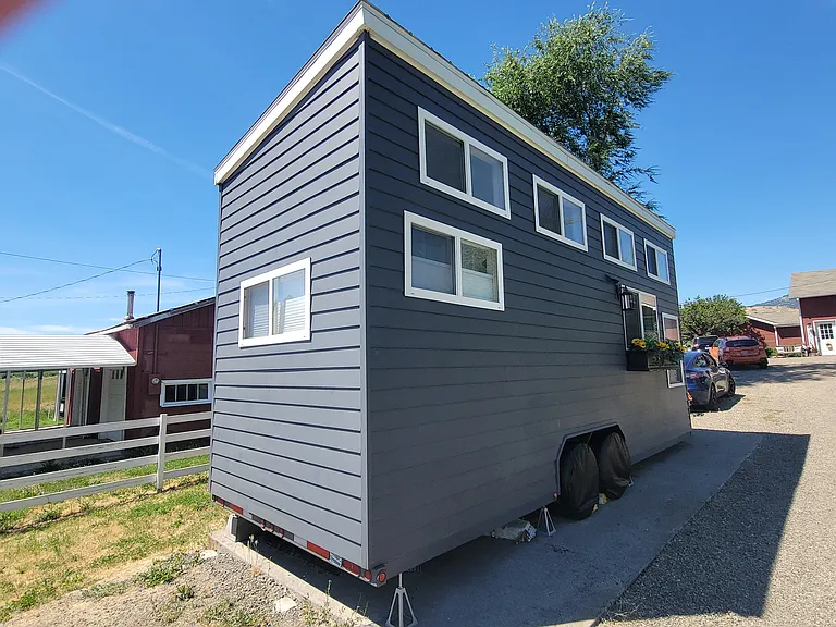 1045 W Valley View Rd — Photo 3