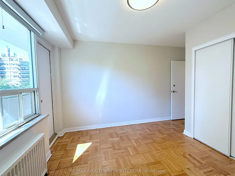 565 Avenue Rd #506 — Photo 10