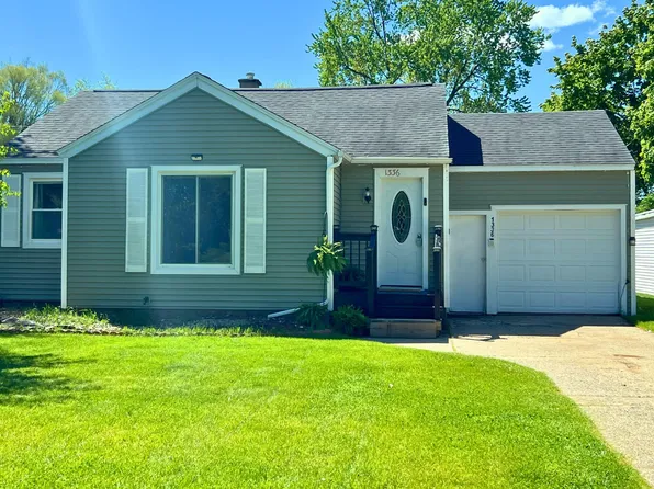 1336 Beechwood St NE, Grand Rapids, MI 49505