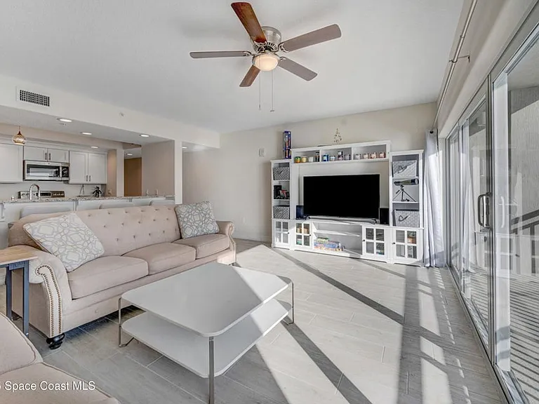 1825 Riverside Dr #204 — Photo 7