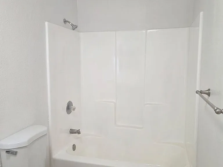 237 E Buckthorn St — Photo 7