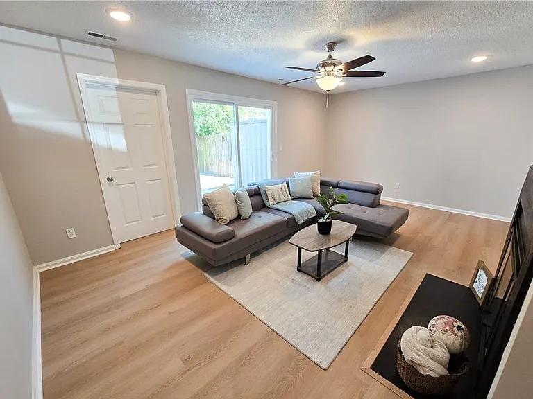635 Biltmore Dr — Photo 8