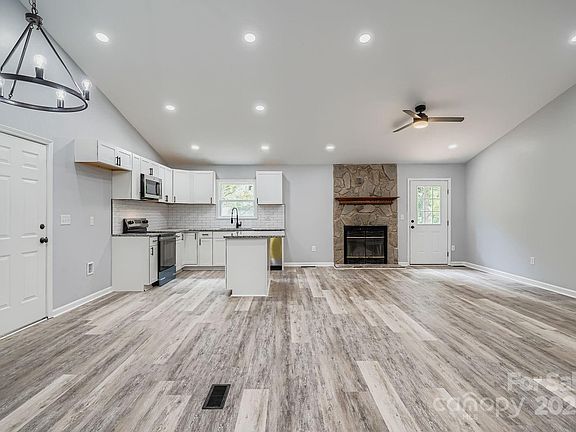 5th image of 1276 Hidden Creek Cir