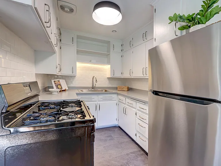 Wayzata Lake Apartments — Photo 44