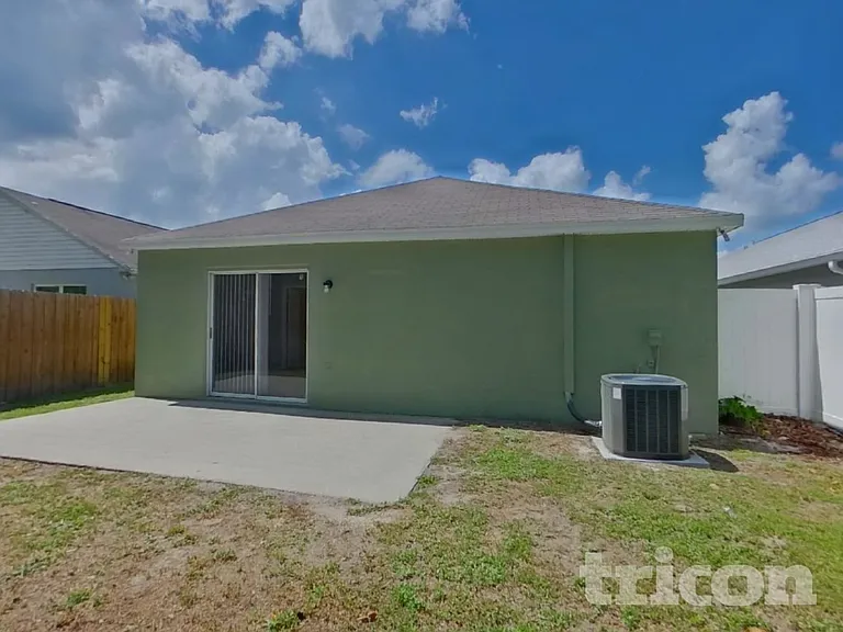 5852 Lake Front Dr — Photo 16