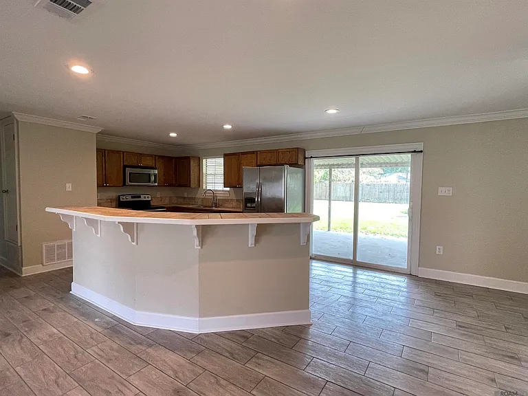 331 E Bolivar Dr — Photo 10