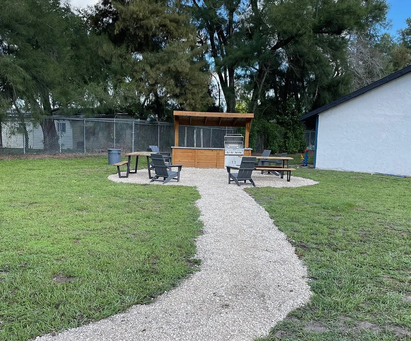 The Lucerne Apartments — Photo 2