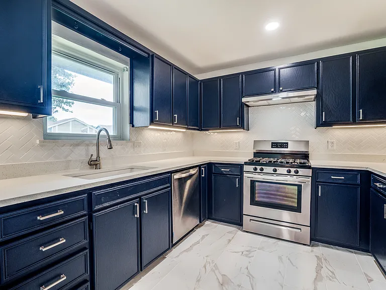 1323 Lark Ln — Photo 15