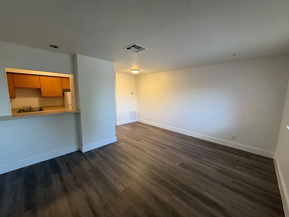 1400 Lake Ave