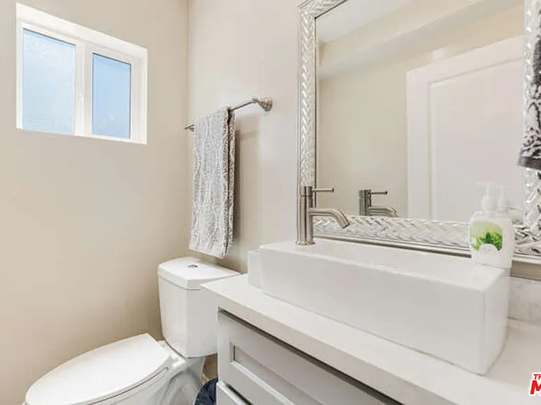 22701 Erwin St — Photo 14