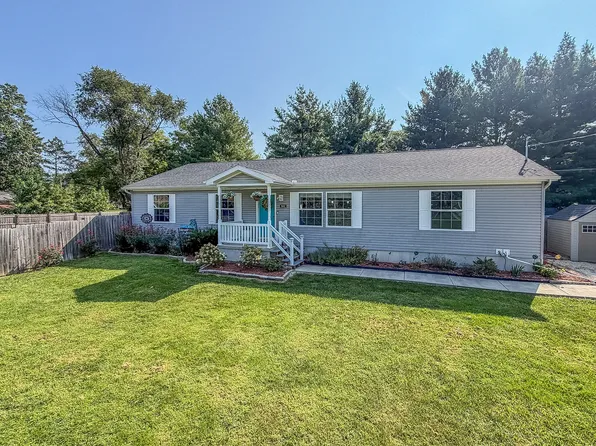 302 N 1st St, Tolono, IL 61880