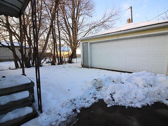 3rd image of 11287 Essex Ave