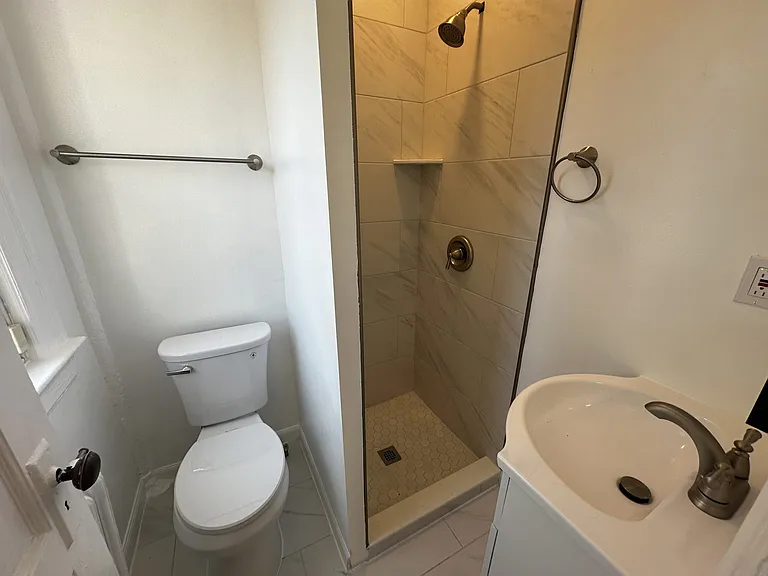 1223 F St NE — Photo 3